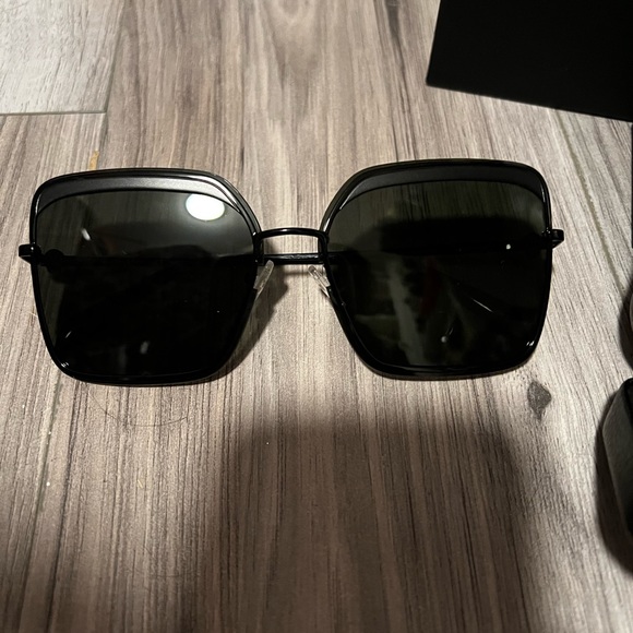 Alexander McQueen Accessories - Skull sunglasses